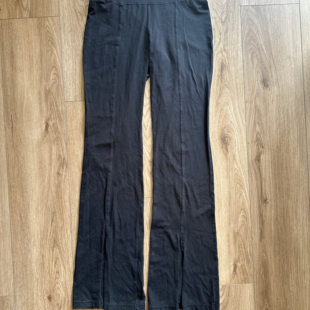 Aritzia TNA Black High Rise Flare Leggings with Slits Yoga Pants Womens Med Tall